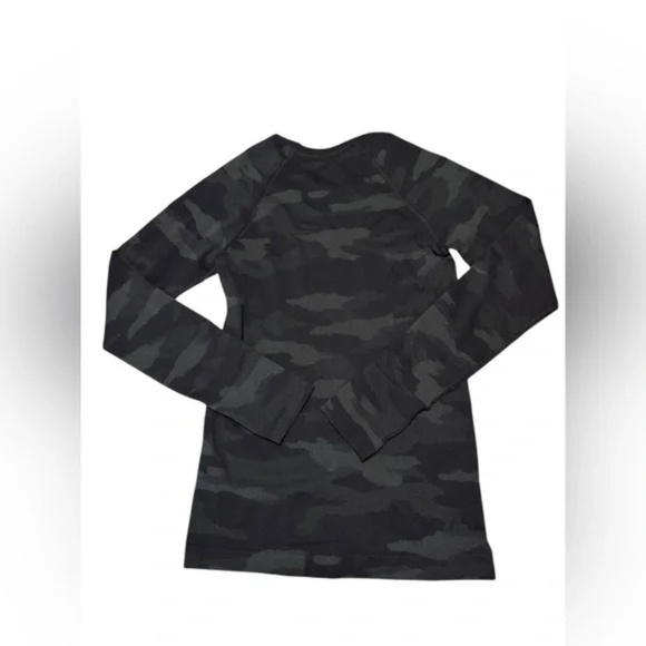 NEW ATHLETA SPEEDLIGHT CAMO BLACK & GRAY TOP IN XS - Picture 3 of 8